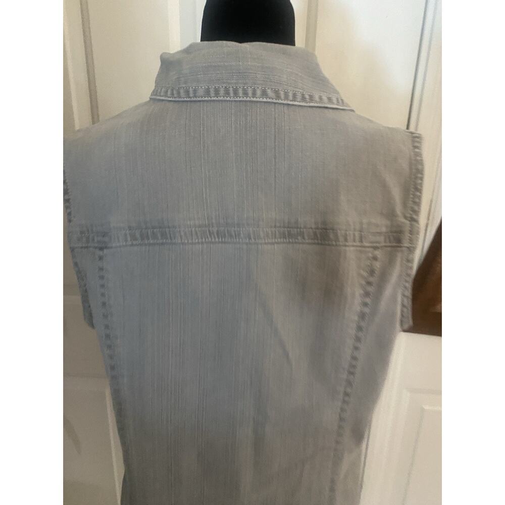 Chico's Platinum Vest Women's 1 Gray Denim Button Up Casual Wear Comfort Chic - Picture 5 of 5